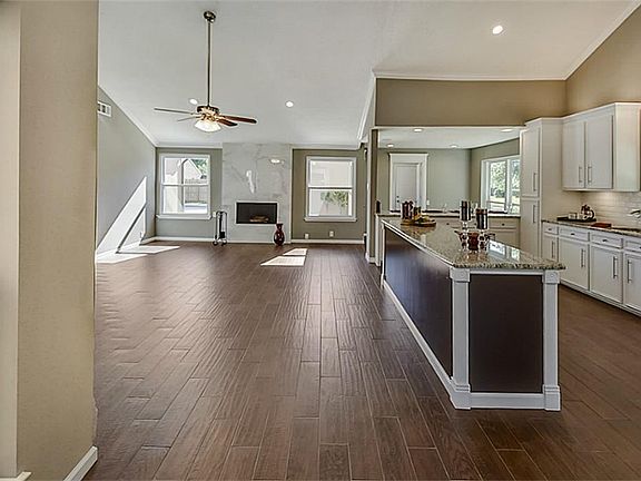 4th image of 2227 Holly Knoll St