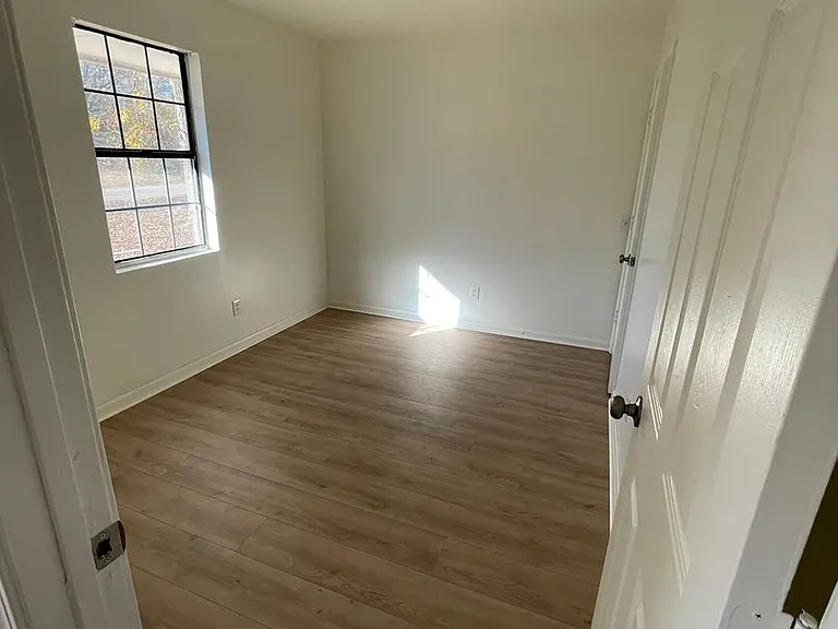 Golden Maple Apartments — Photo 23