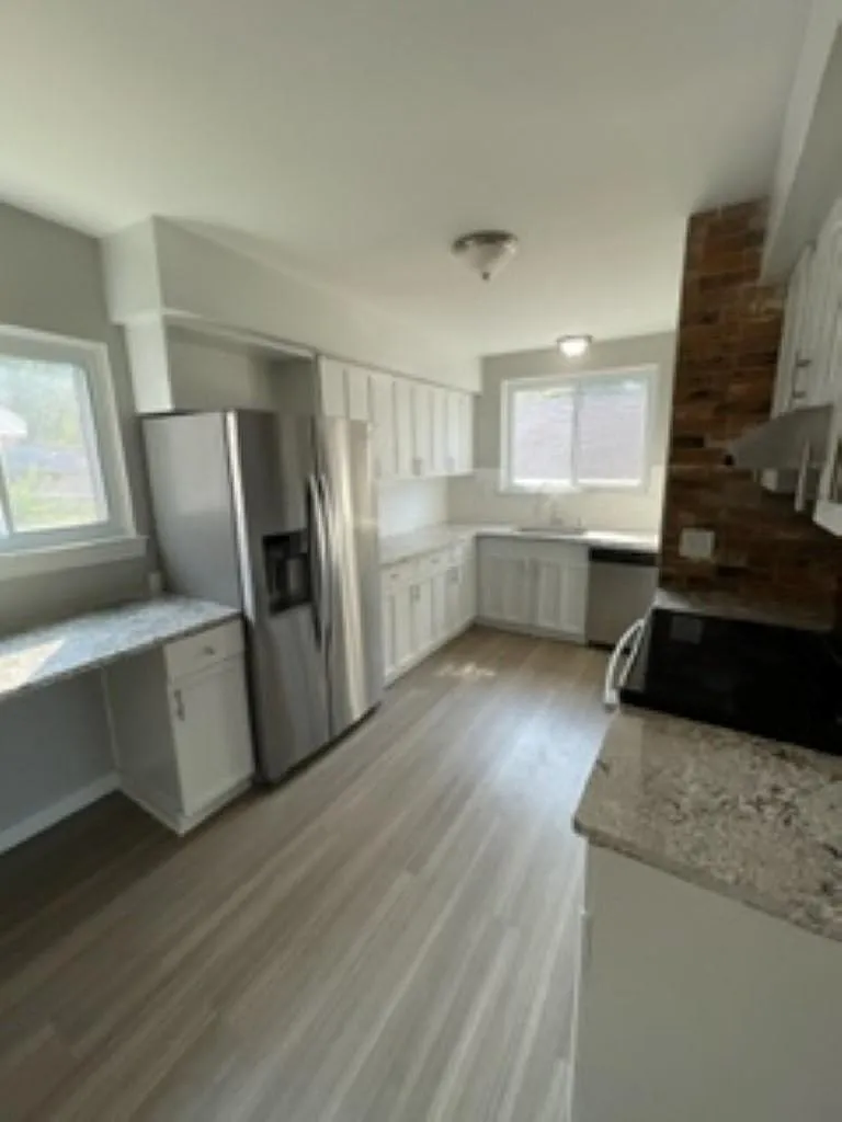 3 bed, 1182 sqft, $1,890 — Photo 3