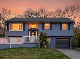 7 Cooper Dr, Somers Point, NJ 08244
