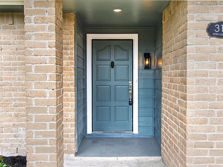318 Willoughby Dr — Photo 3