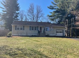 6 Meadowview Ave, Succasunna, NJ 07876