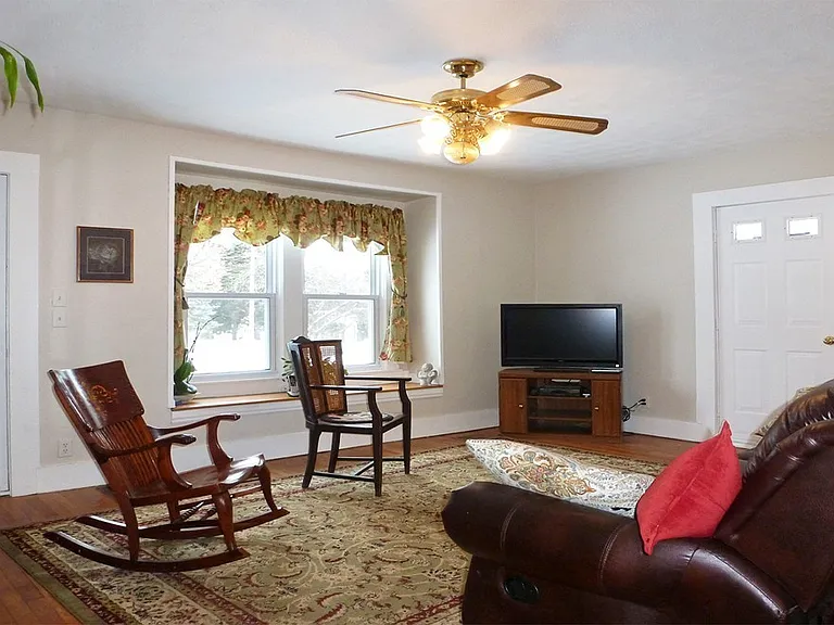 144 Hampden Rd — Photo 10