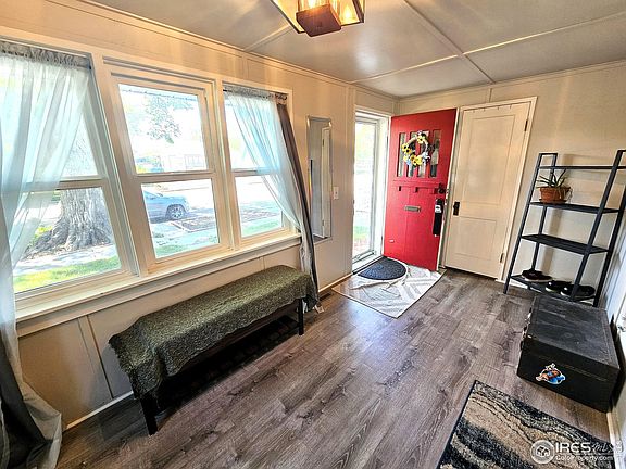 4th image of 220 Columbine St
