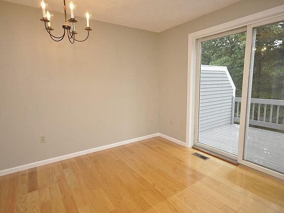 5th image of 4704 Deerfield Cir