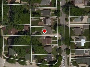 2566 Edgemont St, Trenton, MI 48183