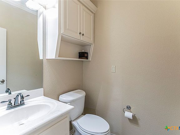 5th image of 1305 Daisy Ln
