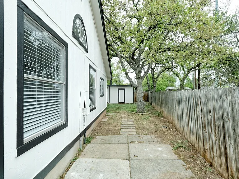 1301 Black Cherry Dr — Photo 23