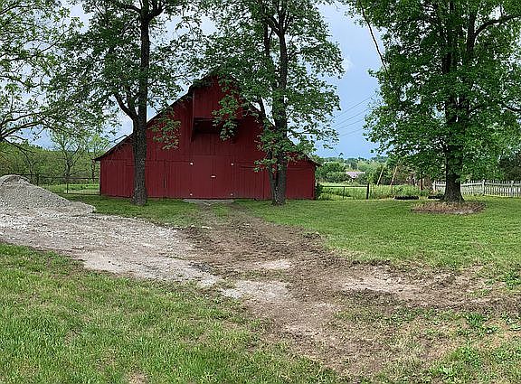 Barn with lots of inner yard