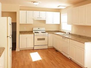 1530 Southlea Dr, South Bend, IN 46628