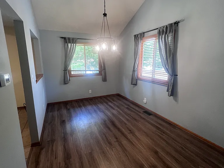 5417 S 78th St — Photo 5