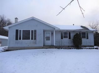 10559 Peach St, Girard, PA 16417