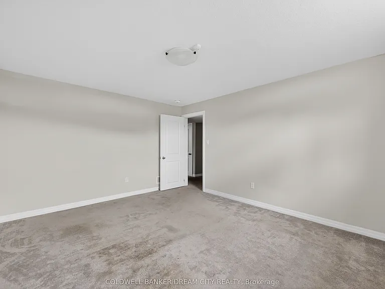 98 Livingston Dr — Photo 46