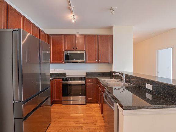 2nd image of 1901 S Calumet Ave Unit 2003