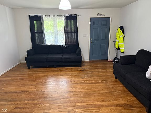 3rd image of 1205 N Roseway Dr