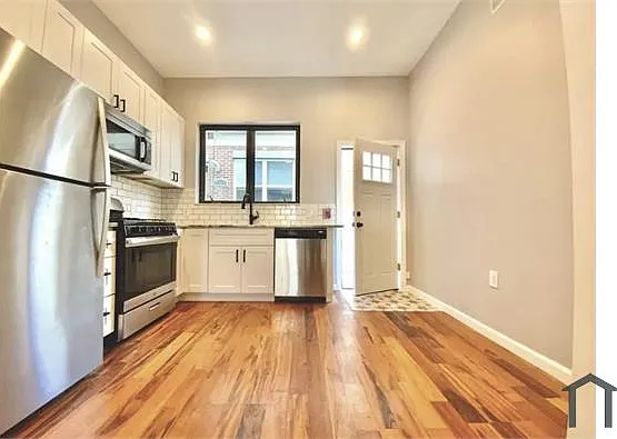 1224 Wallace St — Photo 8