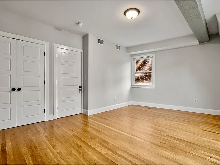 129 Sutherland Rd — Photo 17