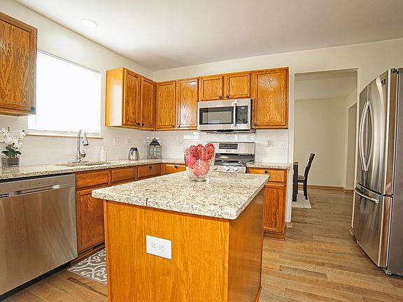 2nd image of 39550 N Queensbury Ln