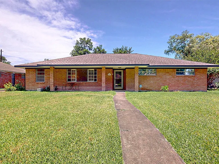 4826 Waynesboro Dr — Photo 25
