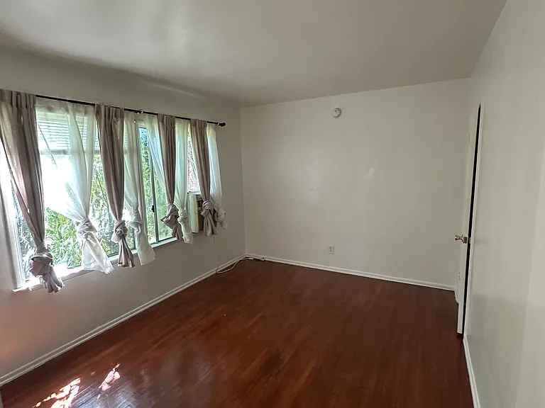 12835 Burbank Blvd #3 — Photo 14
