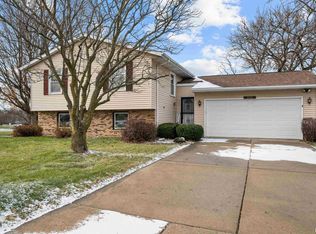 2206 N Pioneer St, Davenport, IA 52804