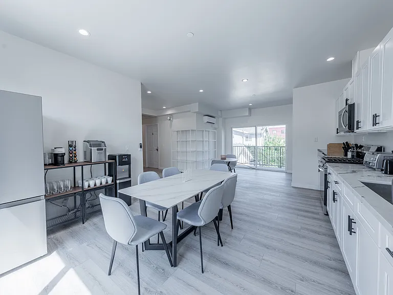 1597 W 35th Pl — Photo 6