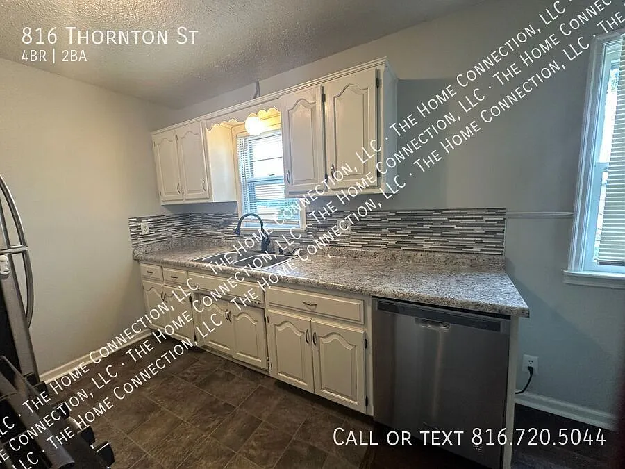 Spacious home with garage and fenced yard - Liberty schools! — Photo 4