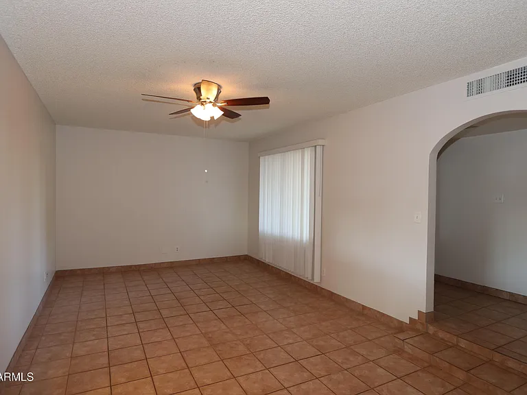 1910 E Manhatton Dr — Photo 9