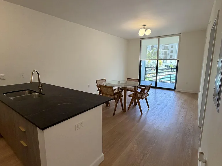 11620 Biscayne Blvd — Photo 2