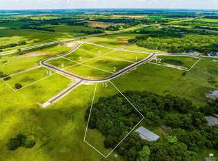 14200 Prairie Trl, Wamego, KS 66547