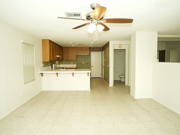 5th image of 1575 Acacia Cir
