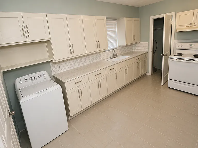 3718 Northbrook Dr — Photo 2