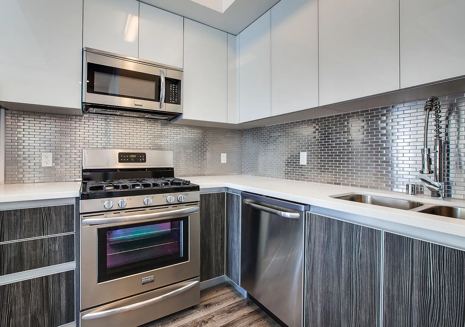 Come home to these New Modern Townhouse in Silverlake! — Photo 4