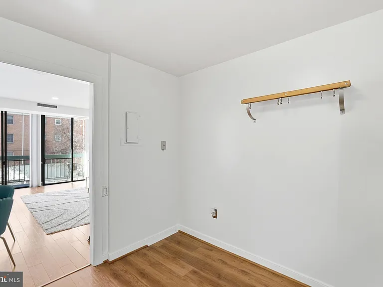 955 26th St NW #305 — Photo 15