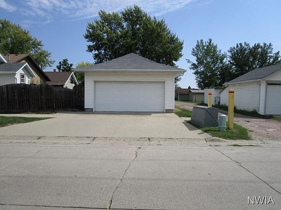 2nd image of 218 W 17th St