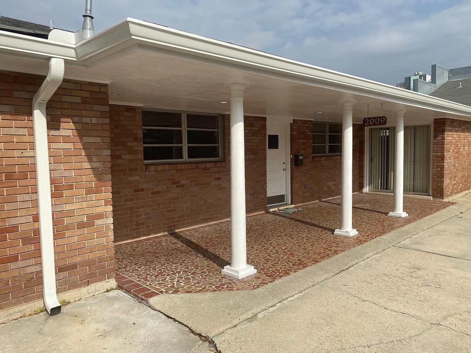 2 bed, 950 sqft, $1,395 — Photo 1
