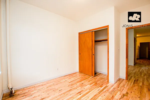 Rented by Jonis Realty | media 9
