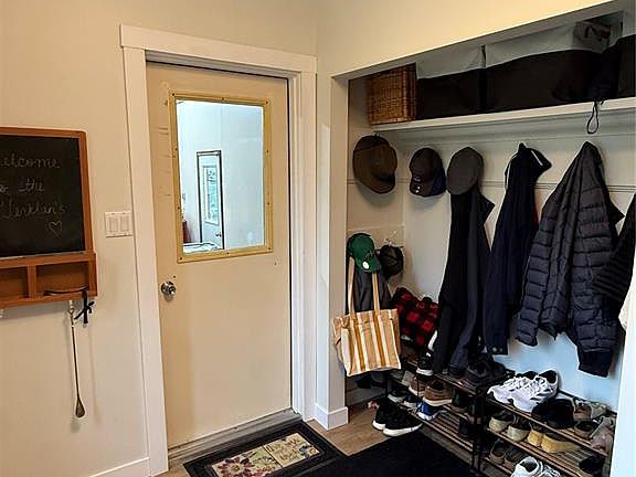 5th image of 302 Watson CRESCENT
