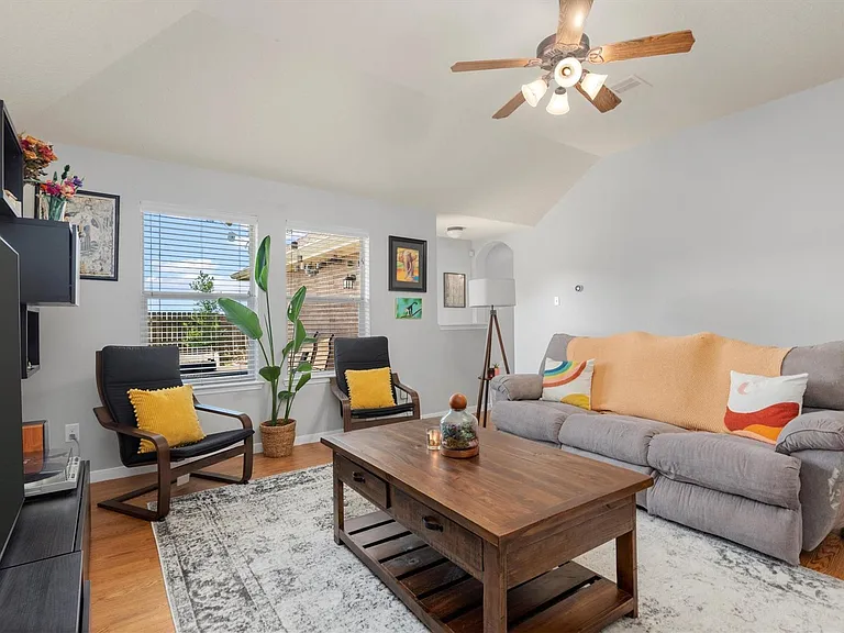 5614 Savannah Woods Ln — Photo 3