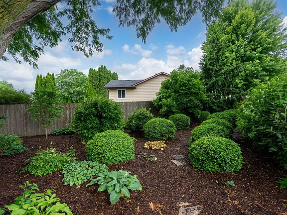 3rd image of 4405 Montclair Ct