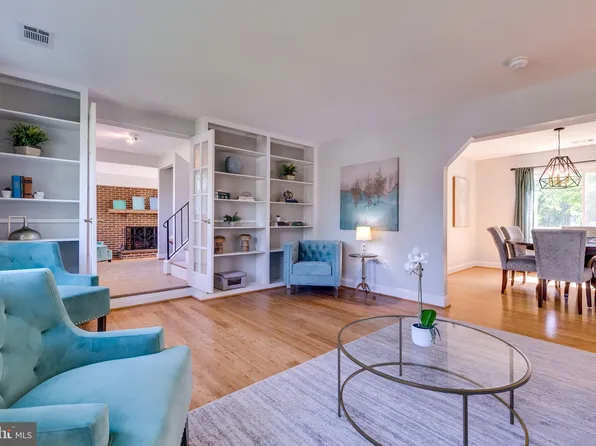 2205 Farougi Ct, Herndon, VA 20170