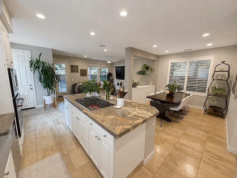 656 Seaward Ave — Photo 4