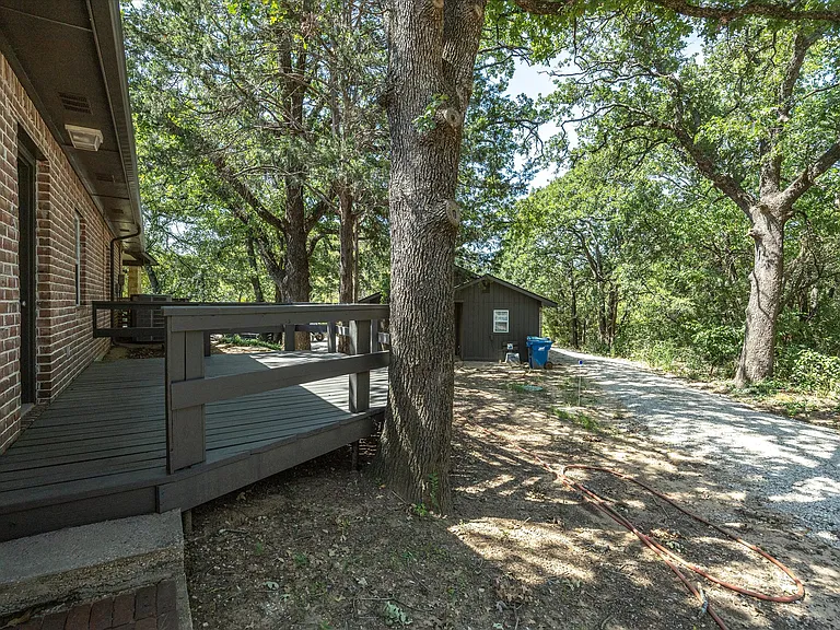 1025 Burchbury Trl — Photo 34