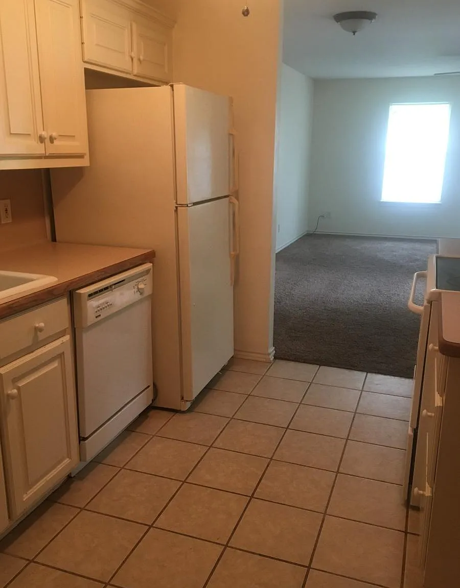 2 bed, 1200 sqft, $1,200 — Photo 2