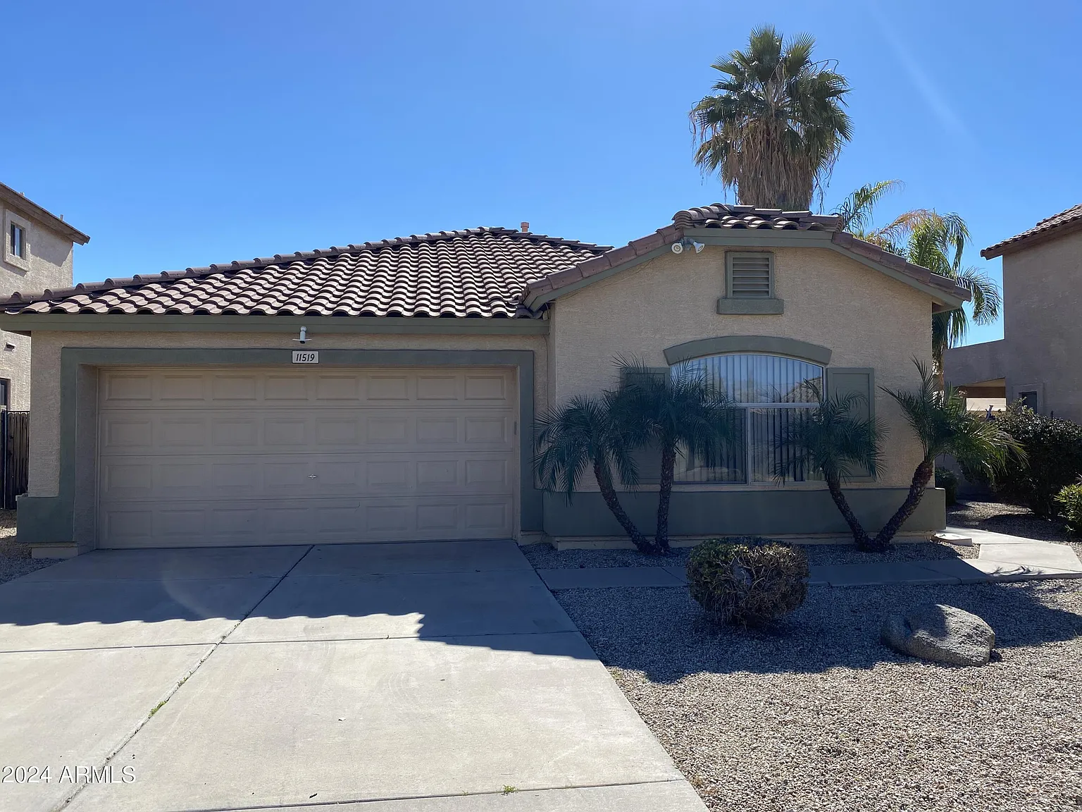 3 bed, 1124 sqft, $1,900 — Photo 1