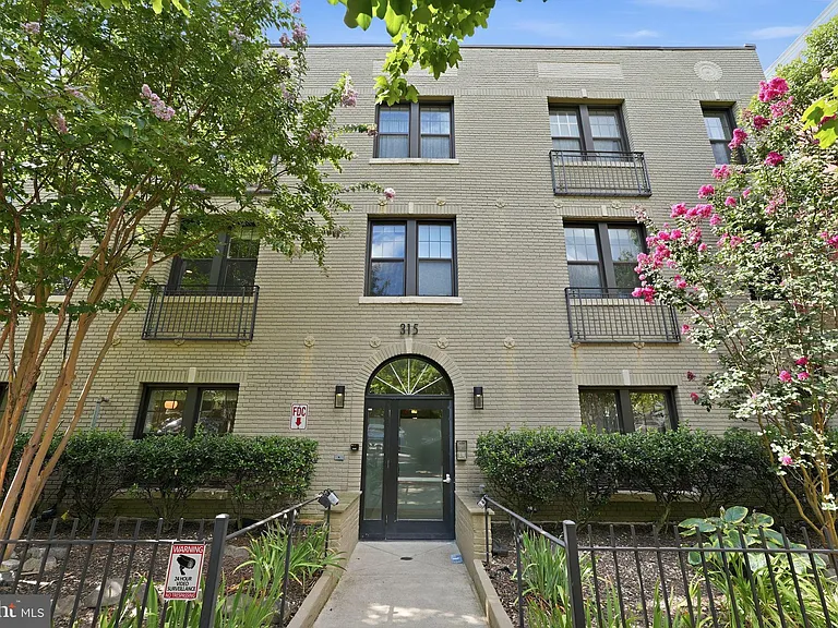 315 G St NE #306 — Photo 2