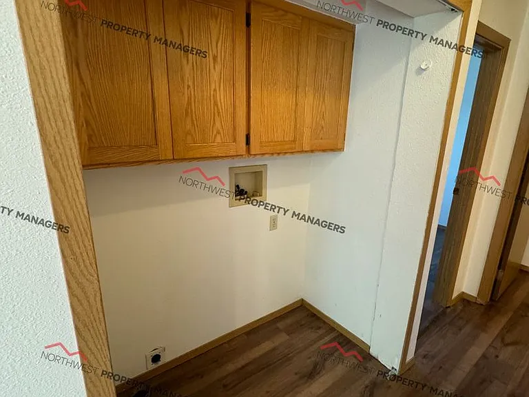 240 NE Washington Ave — Photo 12