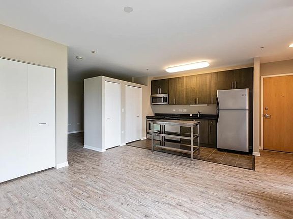 2nd image of 1740 Oak Ave Unit 406