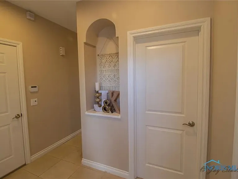 1544 N Redhawk Dr — Photo 3