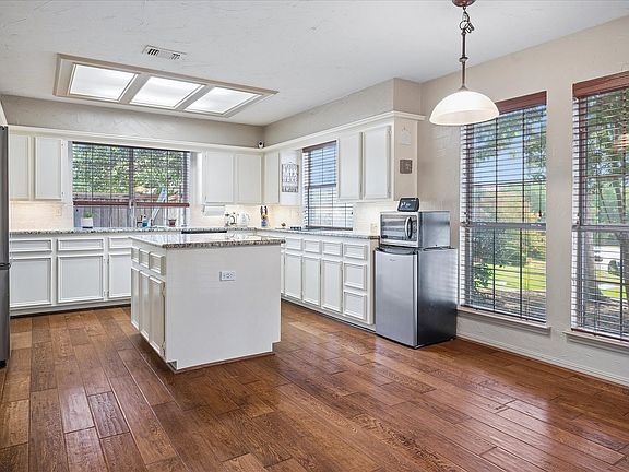 4th image of 1211 Laguna Pl